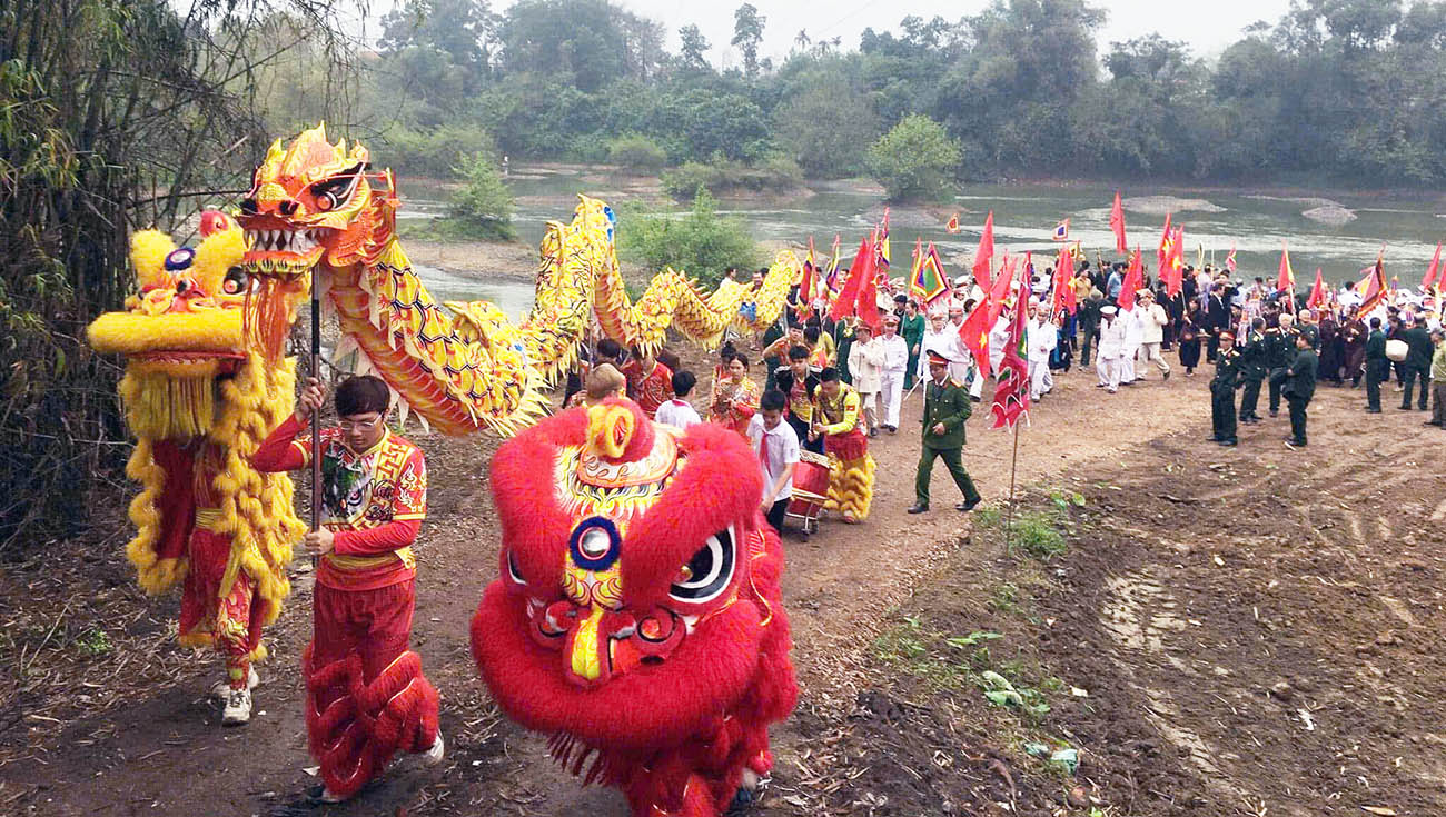 Nghĩ lễ rước linh mộc tại lễ hội đình Quan Triều