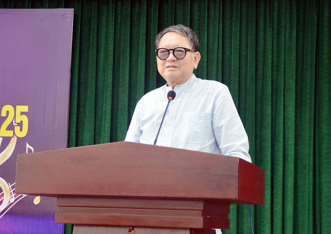 Thiếu tướng, nhạc sĩ Nguyễn Đức Trịnh, Chủ tịch Hội Nhạc sĩ Việt Nam phát biểu khai mạc lớp tập huấn