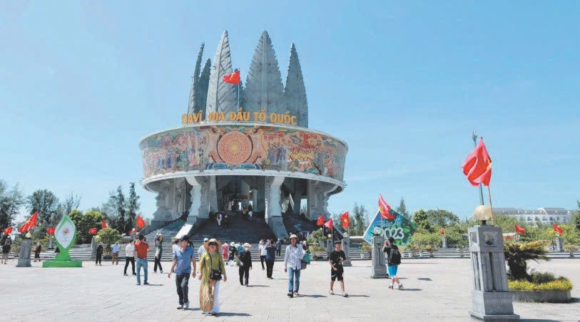 Biểu tượng mũi Sa Vĩ, nơi địa đầu Tổ quốc. Ảnh: Phan Thái