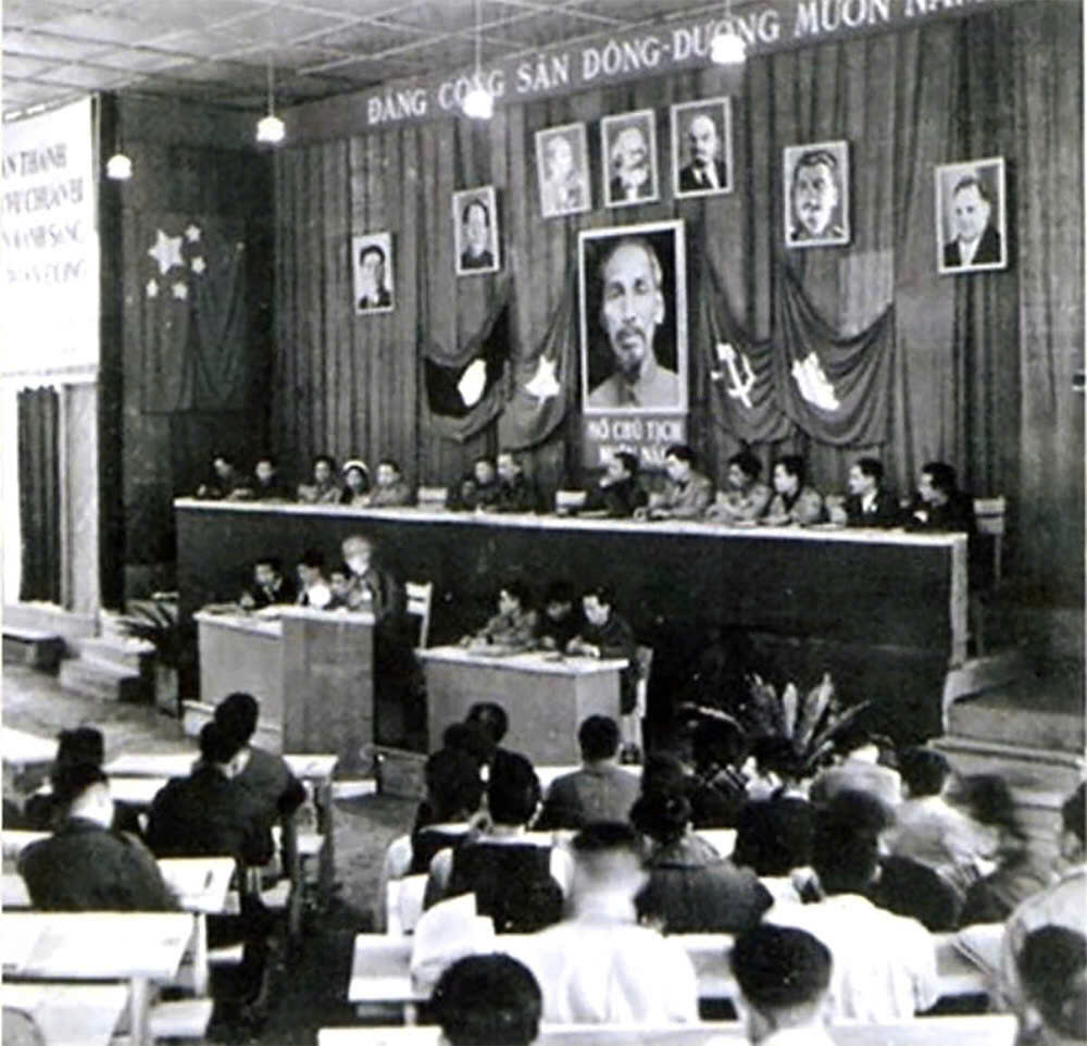 Chủ tịch Hồ Chí Minh đọc diễn văn tại Đại hội lần thứ II của Đảng tổ chức tại Tuyên Quang. Ảnh tư liệu lịch sử