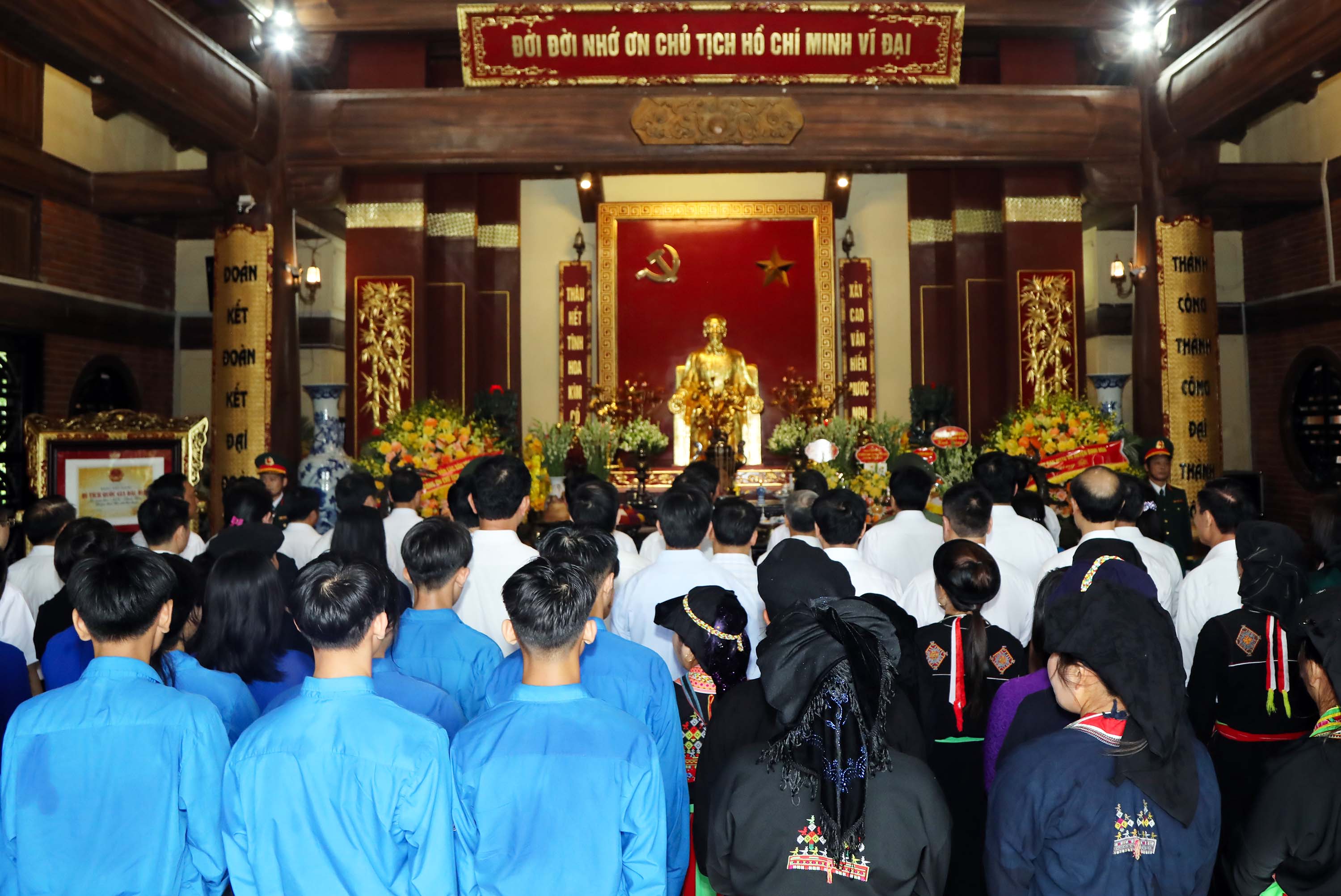 Dâng hương tưởng nhớ Chủ tịch Hồ Chí Minh nhân ngày sinh của Người