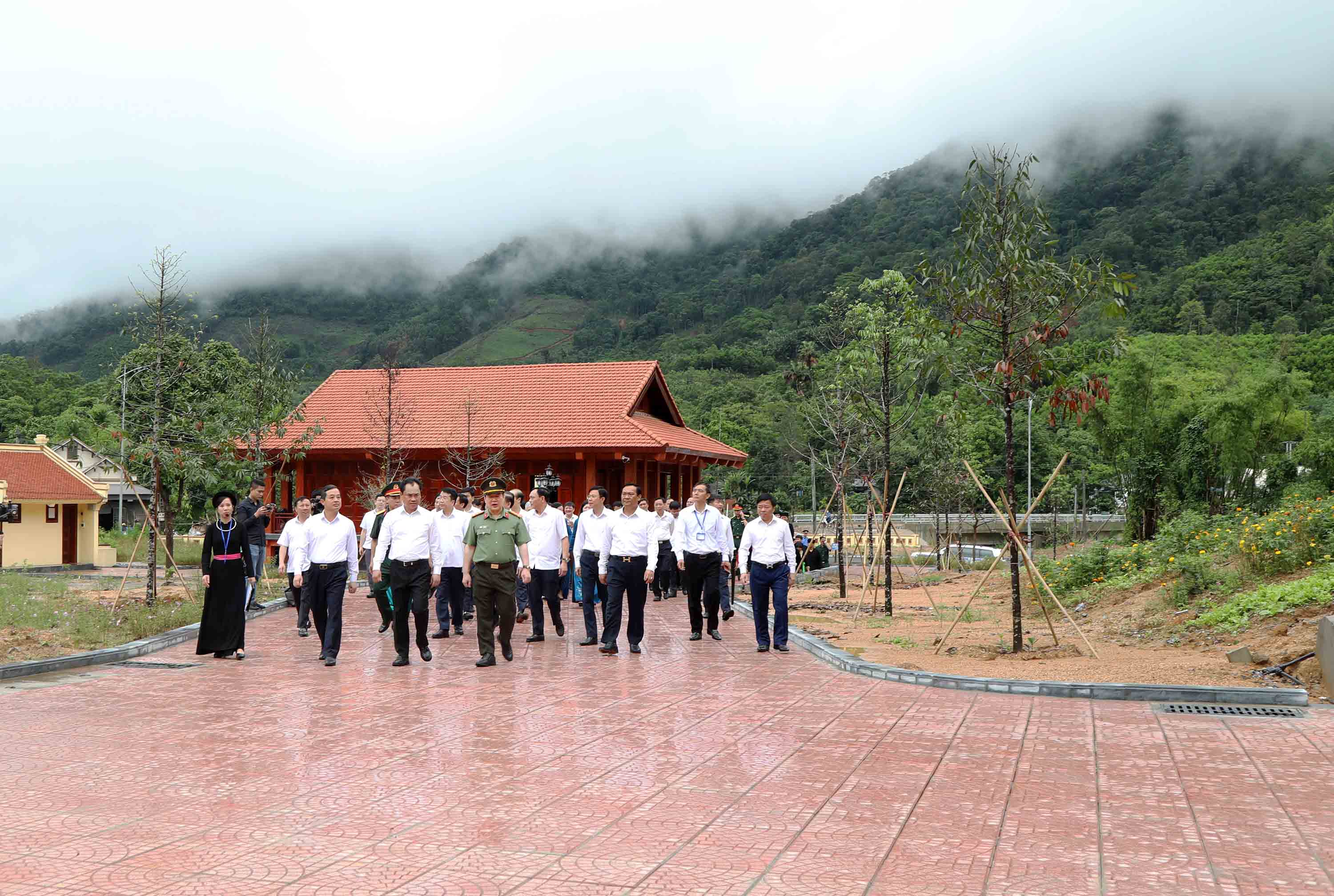 Dâng hương tưởng nhớ Chủ tịch Hồ Chí Minh nhân ngày sinh của Người