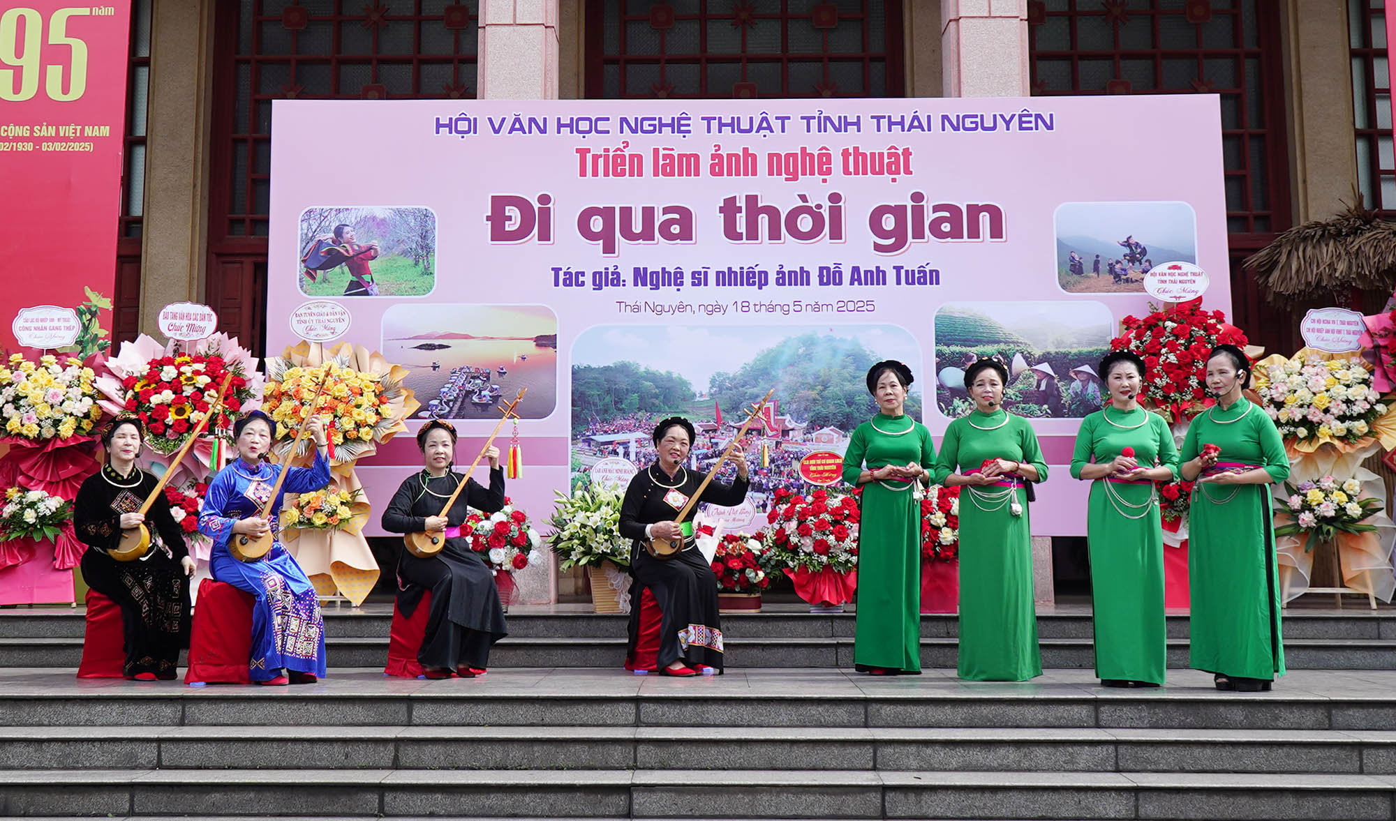 “Đi Qua Thời Gian” - Bức chân dung dung dị của một đời cầm máy