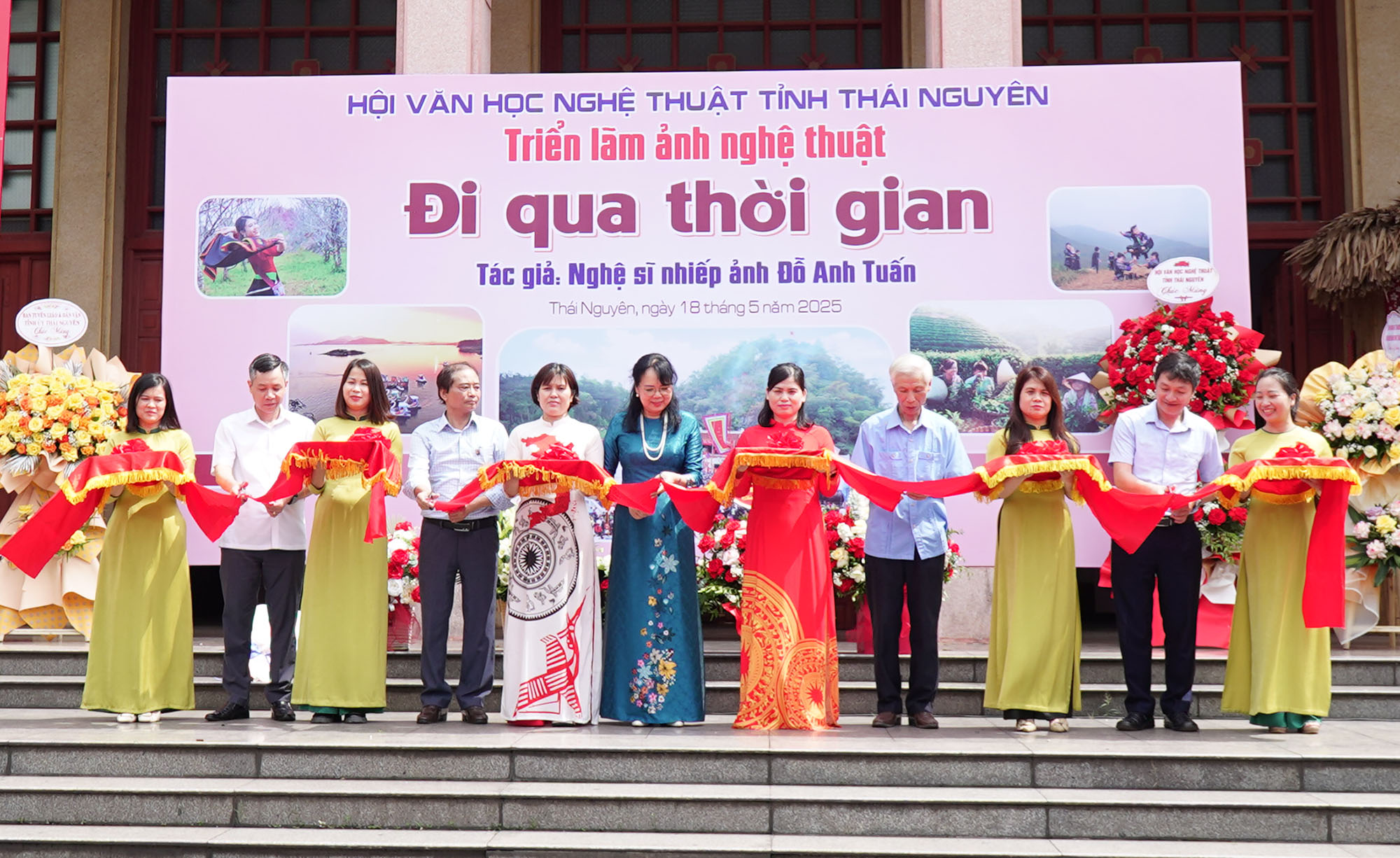 “Đi Qua Thời Gian” - Bức chân dung dung dị của một đời cầm máy