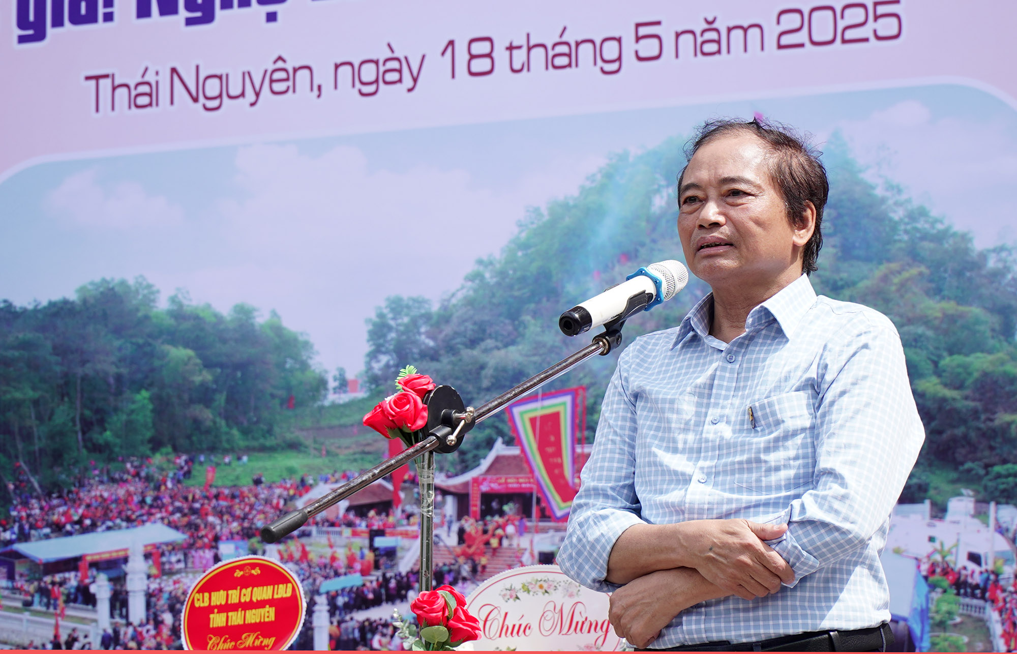 “Đi Qua Thời Gian” - Bức chân dung dung dị của một đời cầm máy