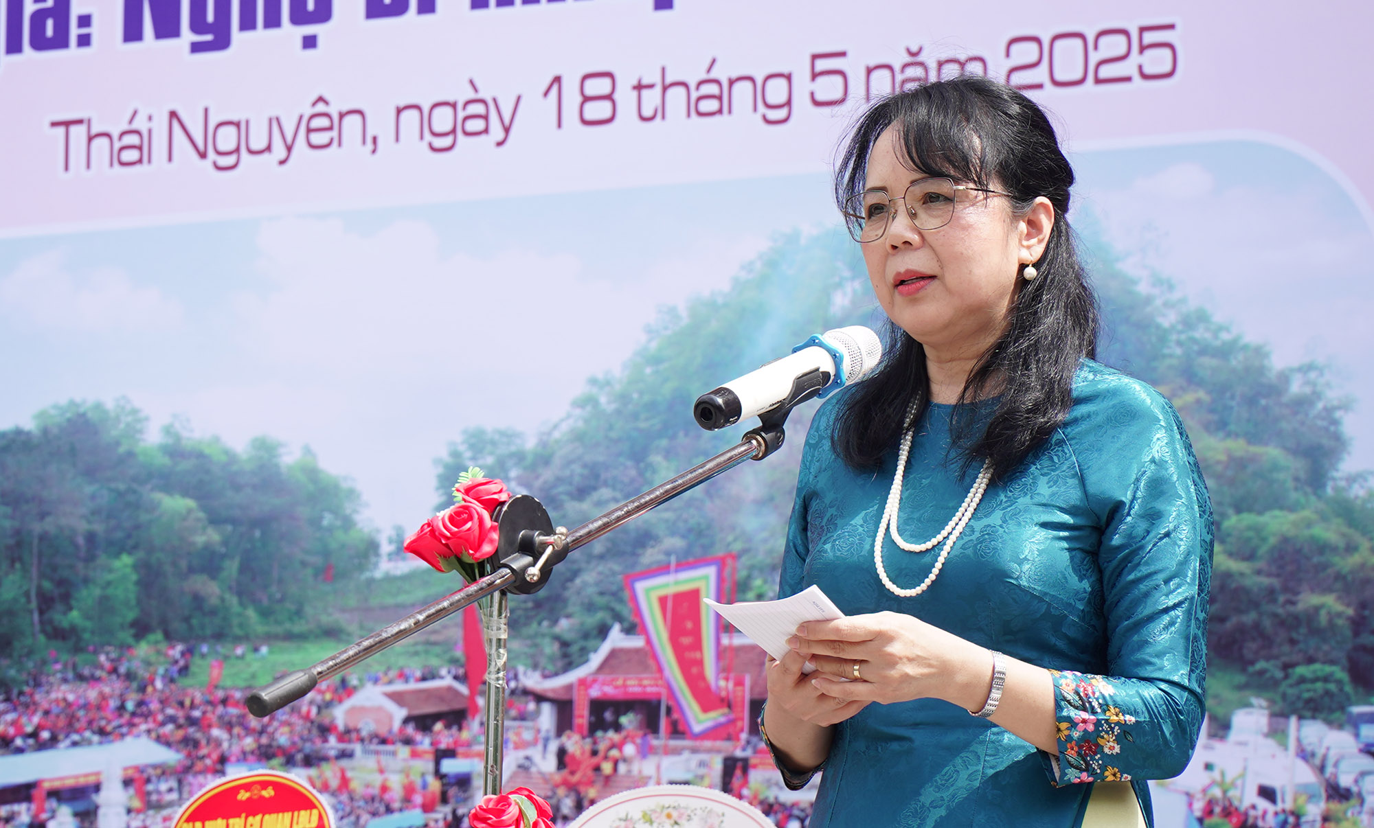 “Đi Qua Thời Gian” - Bức chân dung dung dị của một đời cầm máy