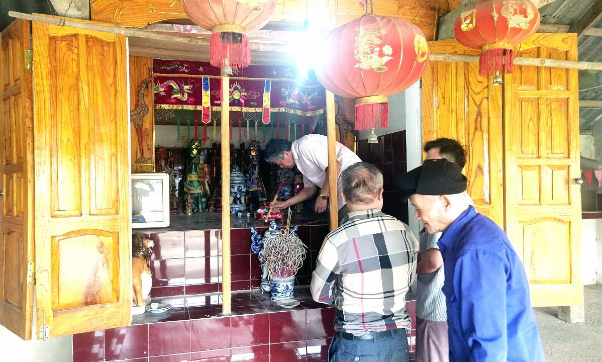 Nhân dân làm lễ tại đình Cốc Lùng