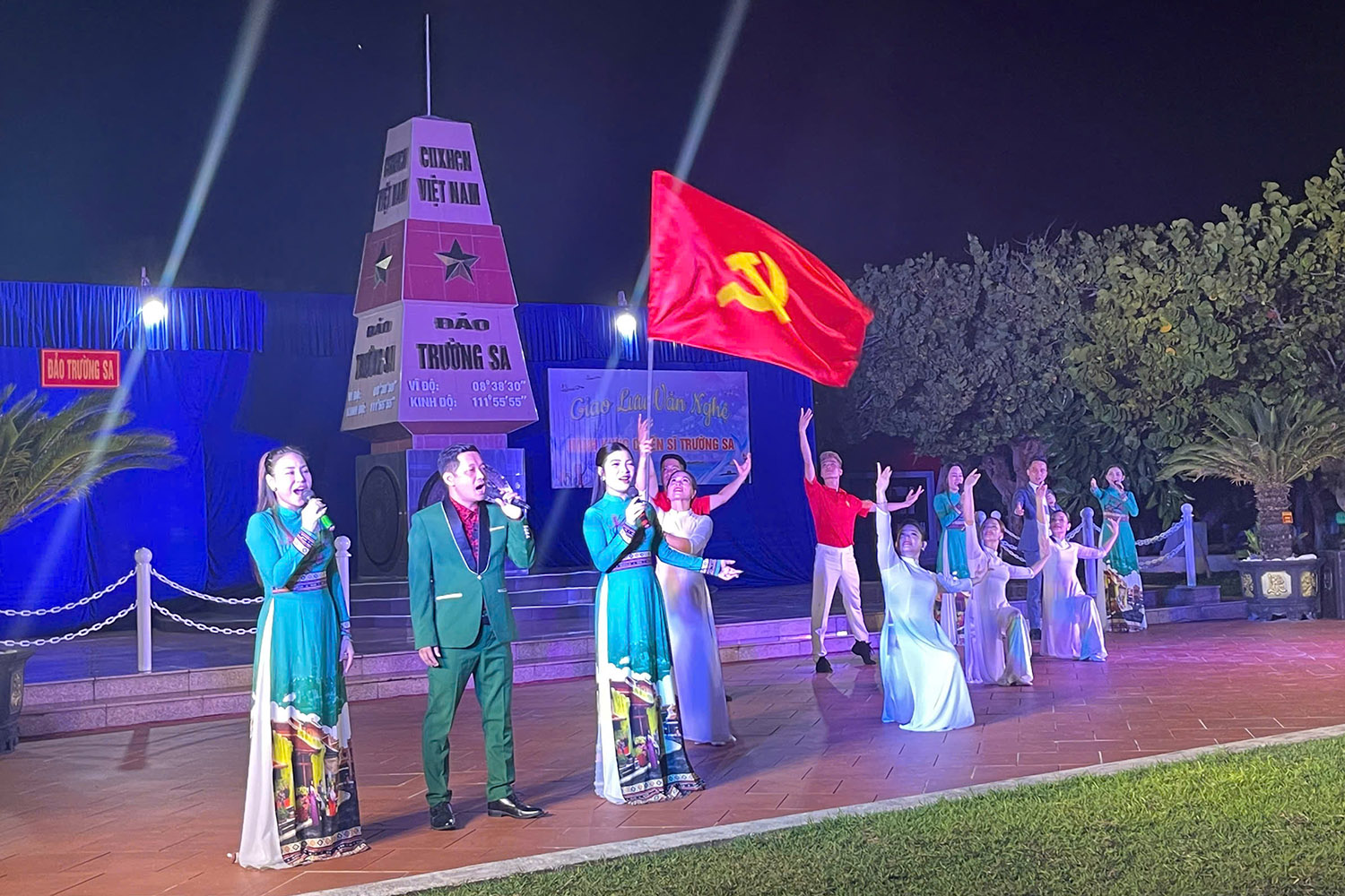 Đoàn nghệ thuật tỉnh Thái Nguyên biểu diễn phục vụ cán bộ, chiến sĩ