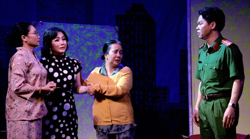 Cảnh trong vở “Nhân danh công lý” đạo diễn Doãn Hoàng Giang