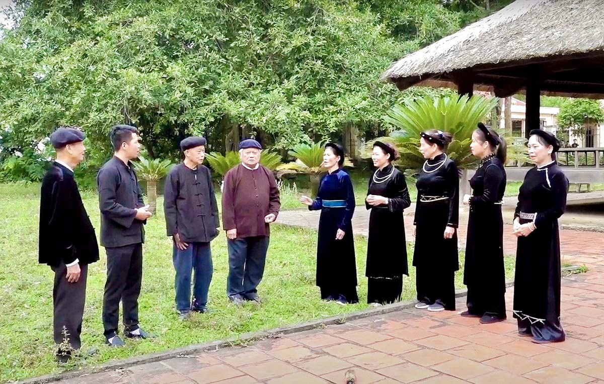 Hát ví Tày tập thể