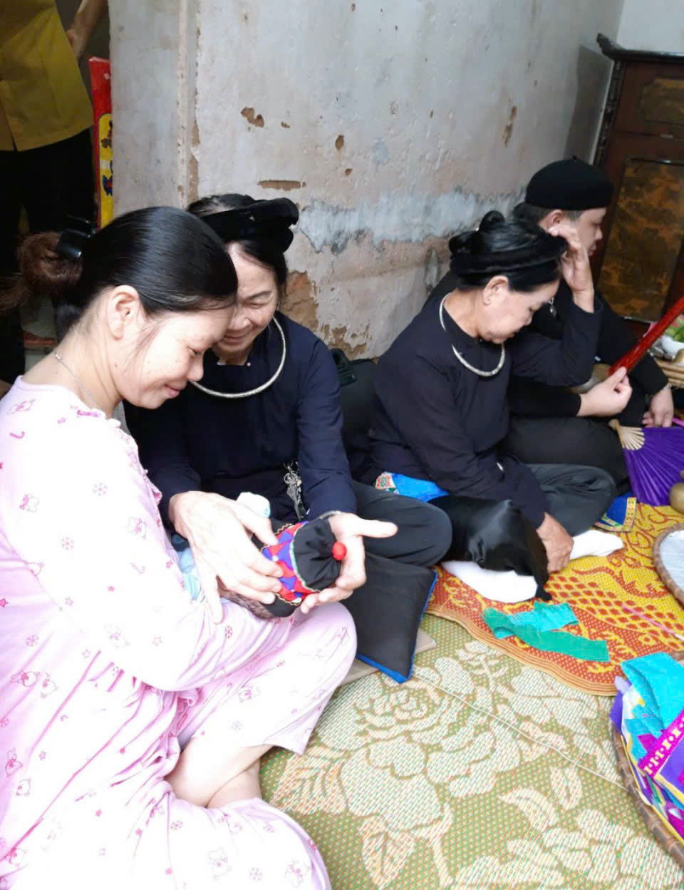 Lễ đầy tháng cho trẻ của người Tày. Ảnh: A.T