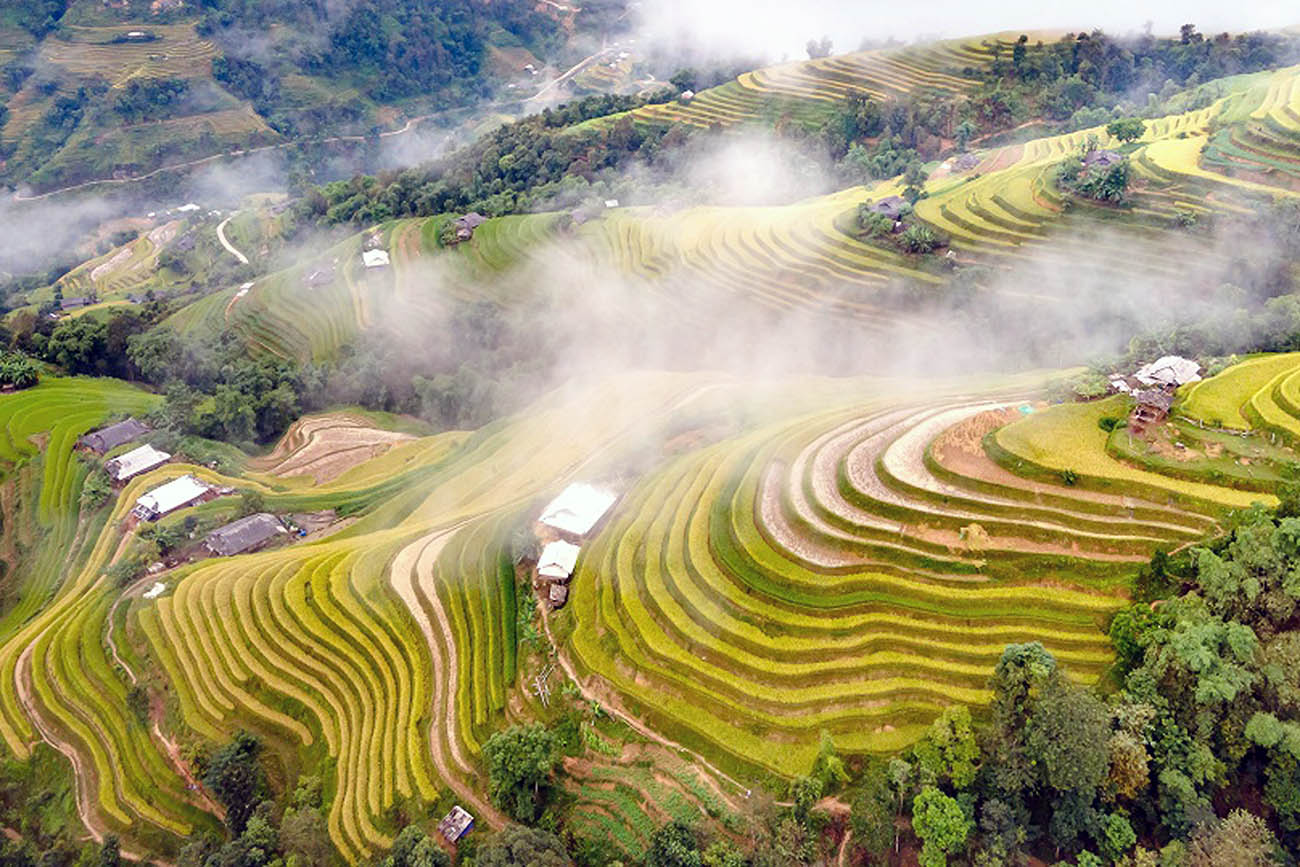 Người La Chí canh tác nông nghiệp tại chân nương rẫy và ruộng bậc thang