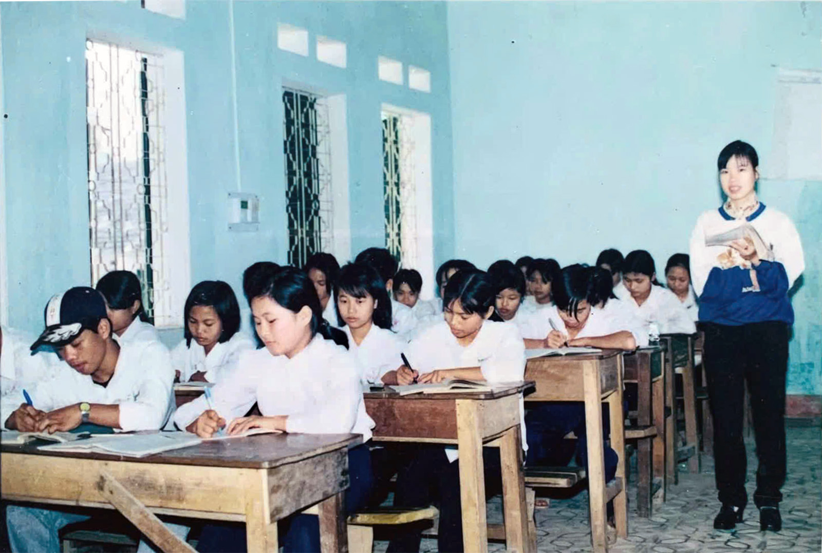 Tác giả trong một tiết giảng tại trường THPT Sông Công, những ngày đầu về Thị xã