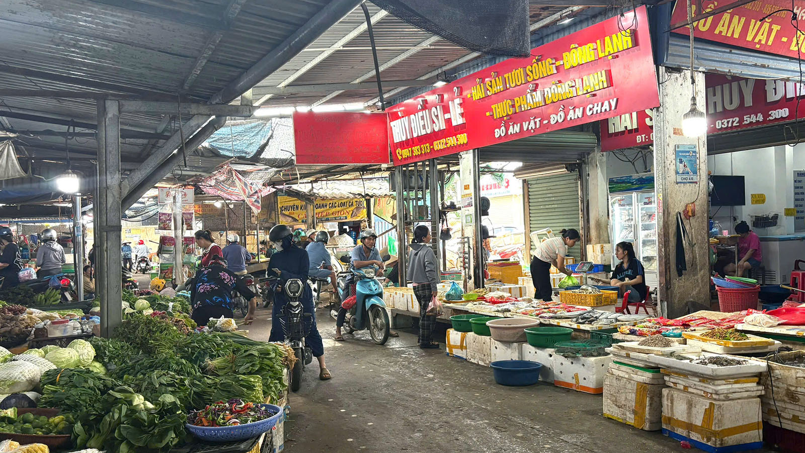 Một góc chợ Mỏ Chè trong ngày không họp phiên