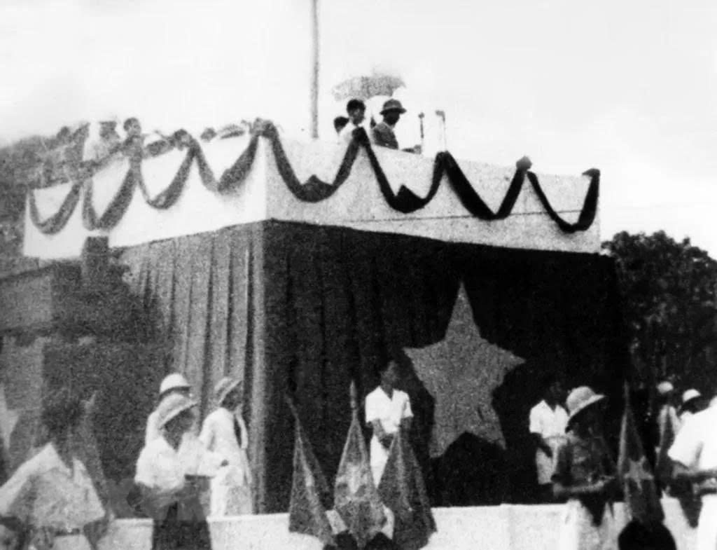 Ngày 2/9/1945, tại Quảng trường Ba Đình, Chủ tịch Hồ Chí Minh đọc Tuyên ngôn Độc lập, khai sinh nước Việt Nam Dân chủ Cộng hòa. Ảnh: Tư liệu lịch sử