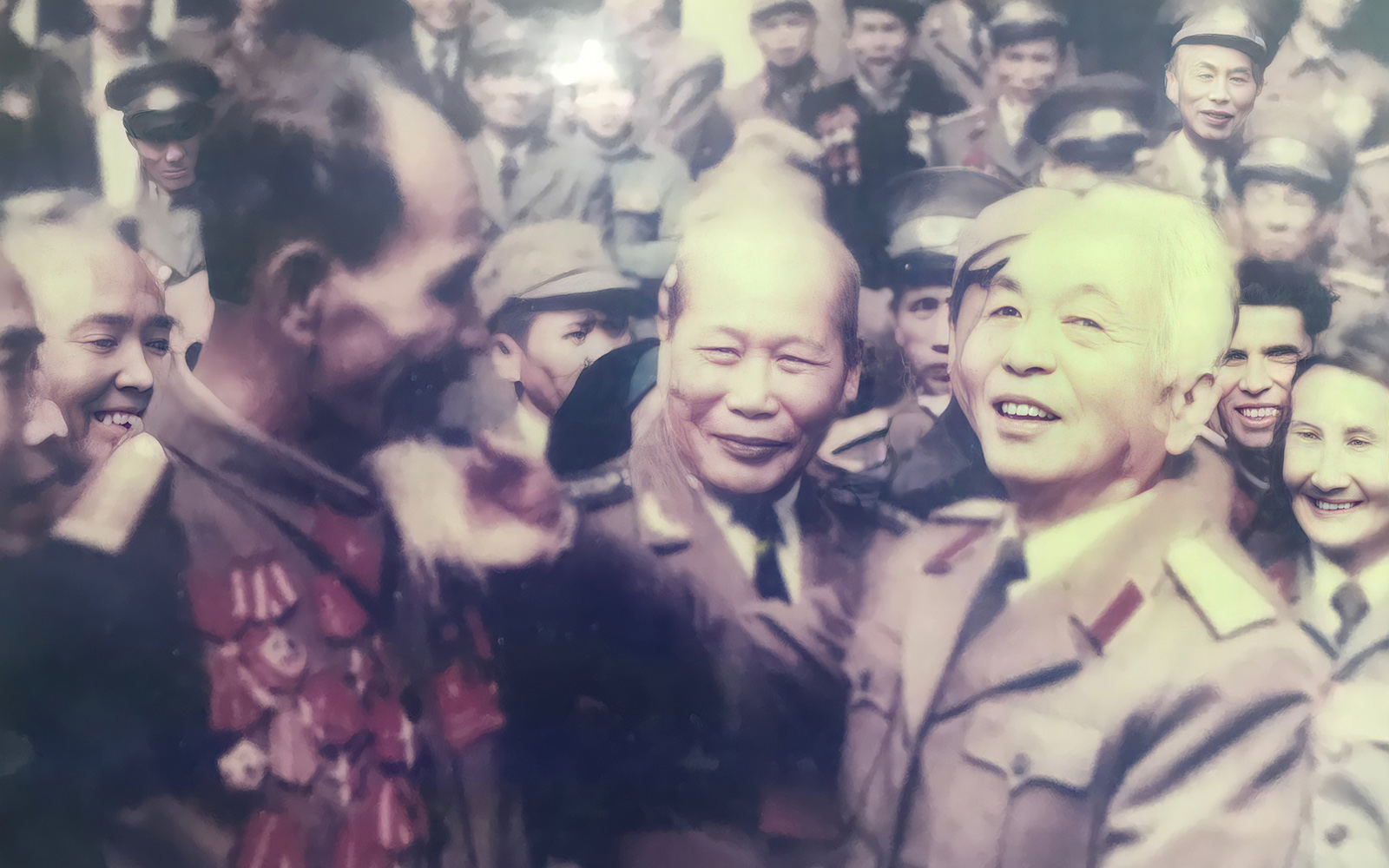 Đại tướng Võ Nguyên Giáp với các cựu chiến binh (Đại tá Nguyễn Đức Phương bên trái)