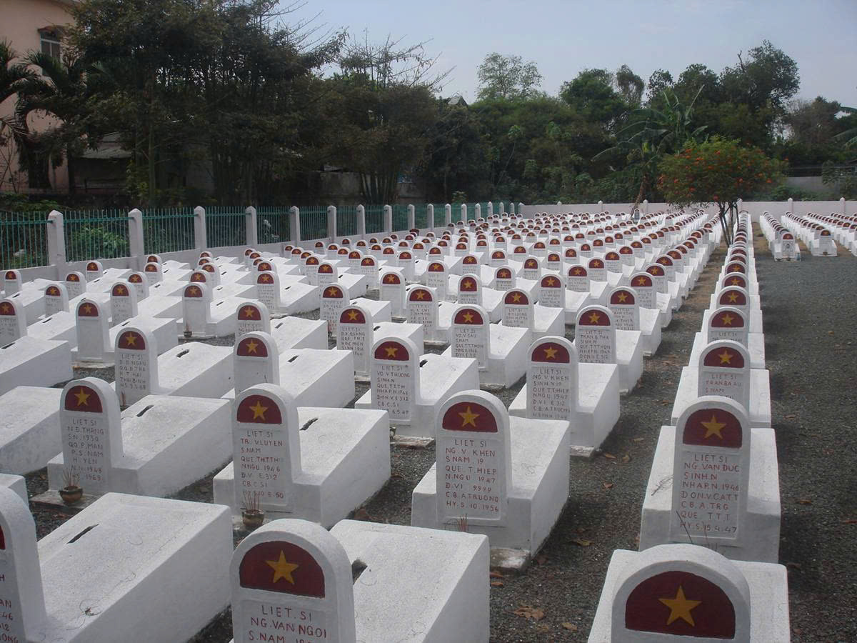Bên trong Nghĩa trang liệt sĩ Tân Xuân (tại xã Xuân Thới Đông, huyện Hóc Môn) trước thời điểm chuyển về Nghĩa trang liệt sĩ huyện Hóc Môn (từ tháng 7/2020). Ảnh: Nguyễn Sỹ Hồ