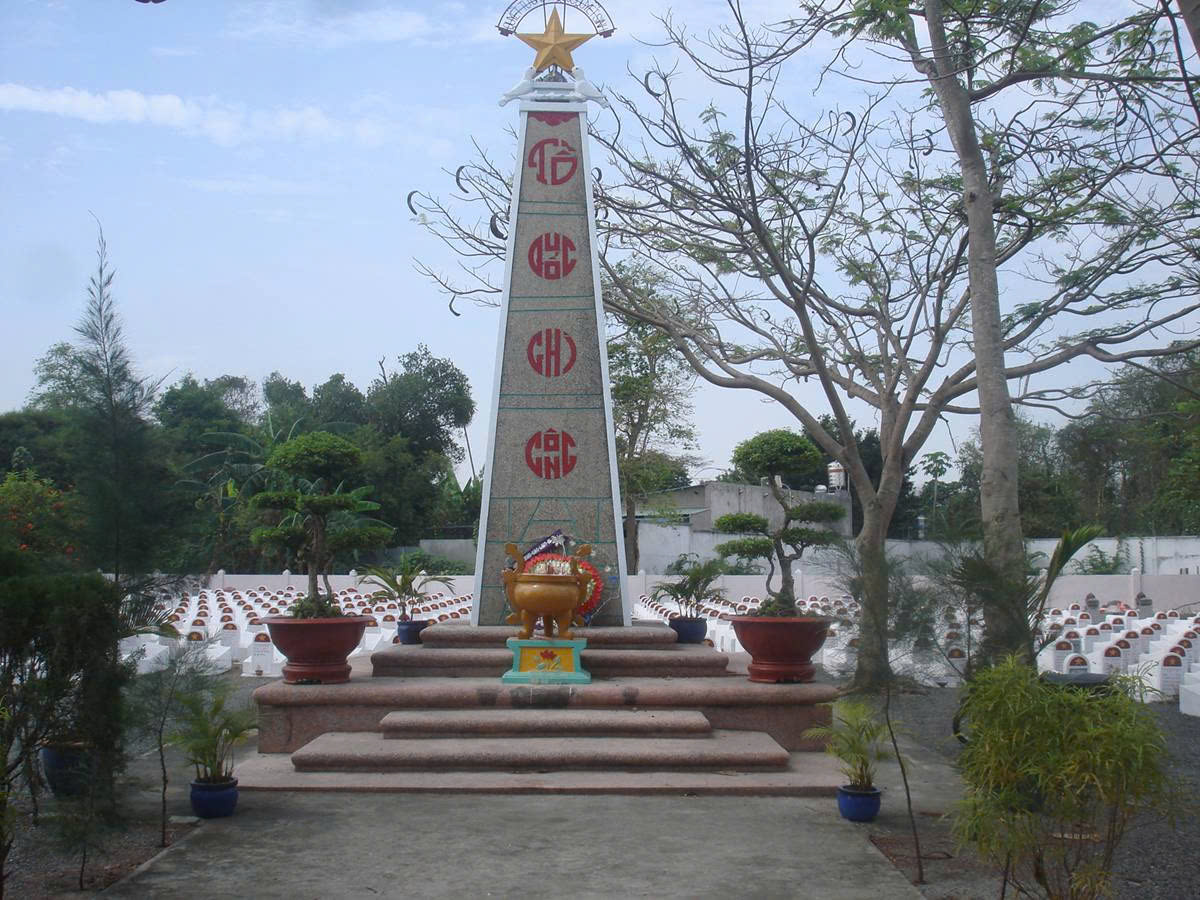 Nghĩa trang liệt sĩ Tân Xuân. Ảnh: Nguyễn Sỹ Hồ