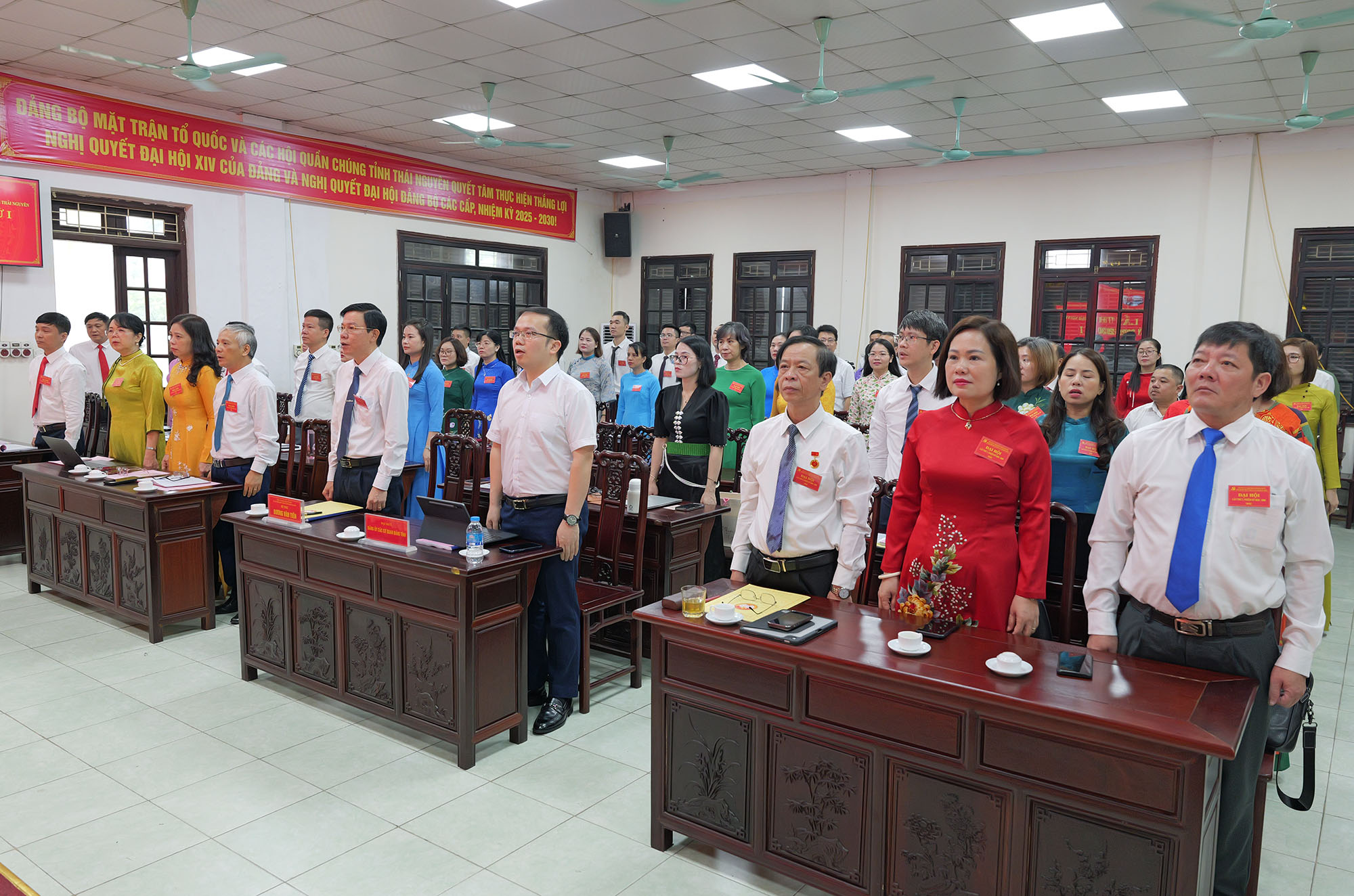 Đổi mới tư duy, nâng cao năng lực lãnh đạo trong hệ thống chính trị tinh gọn