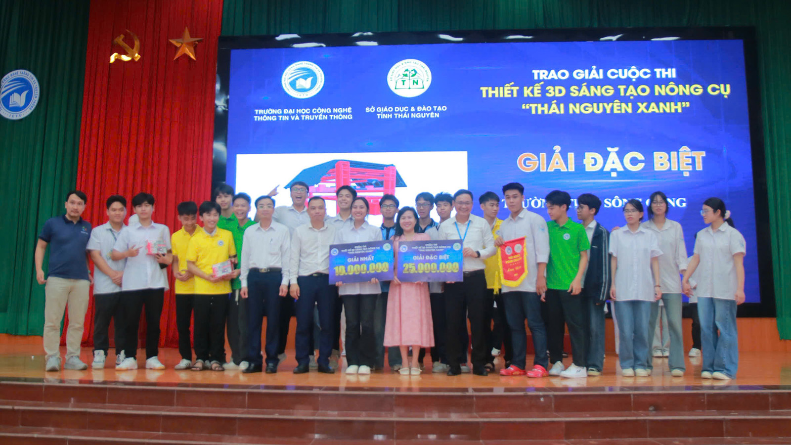 Khoảnh khắc vinh danh những đội thi xuất sắc, phần thưởng xứng đáng cho trí tuệ, nỗ lực và tinh thần sáng tạo của tuổi trẻ Thái Nguyên
