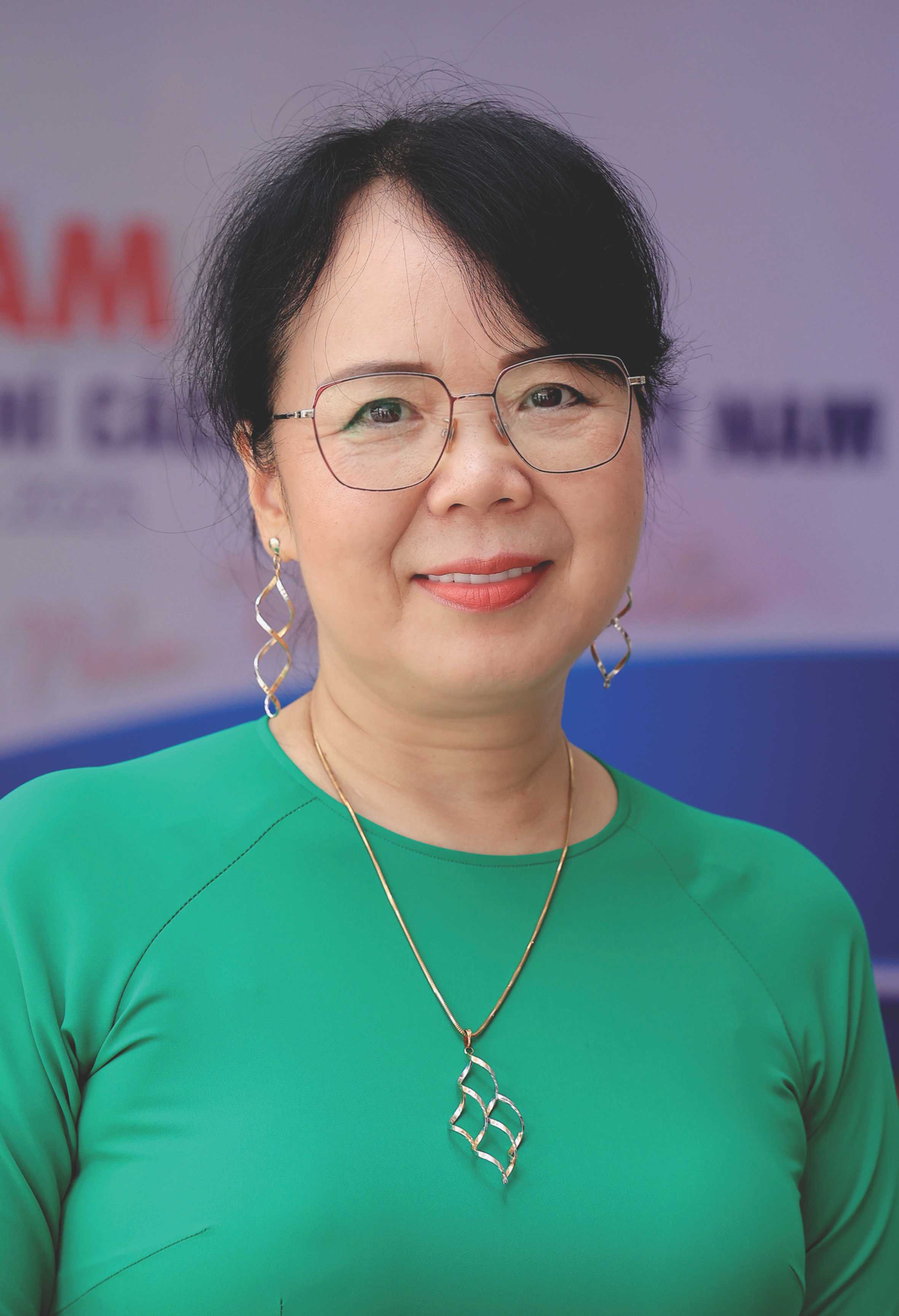 Nhà thơ Nguyễn Thuý Quỳnh - Phó chủ tịch Hội, Tổng biên tập Báo Văn nghệ Thái Nguyên từ 2003 - 2006; 2009 đến 2020