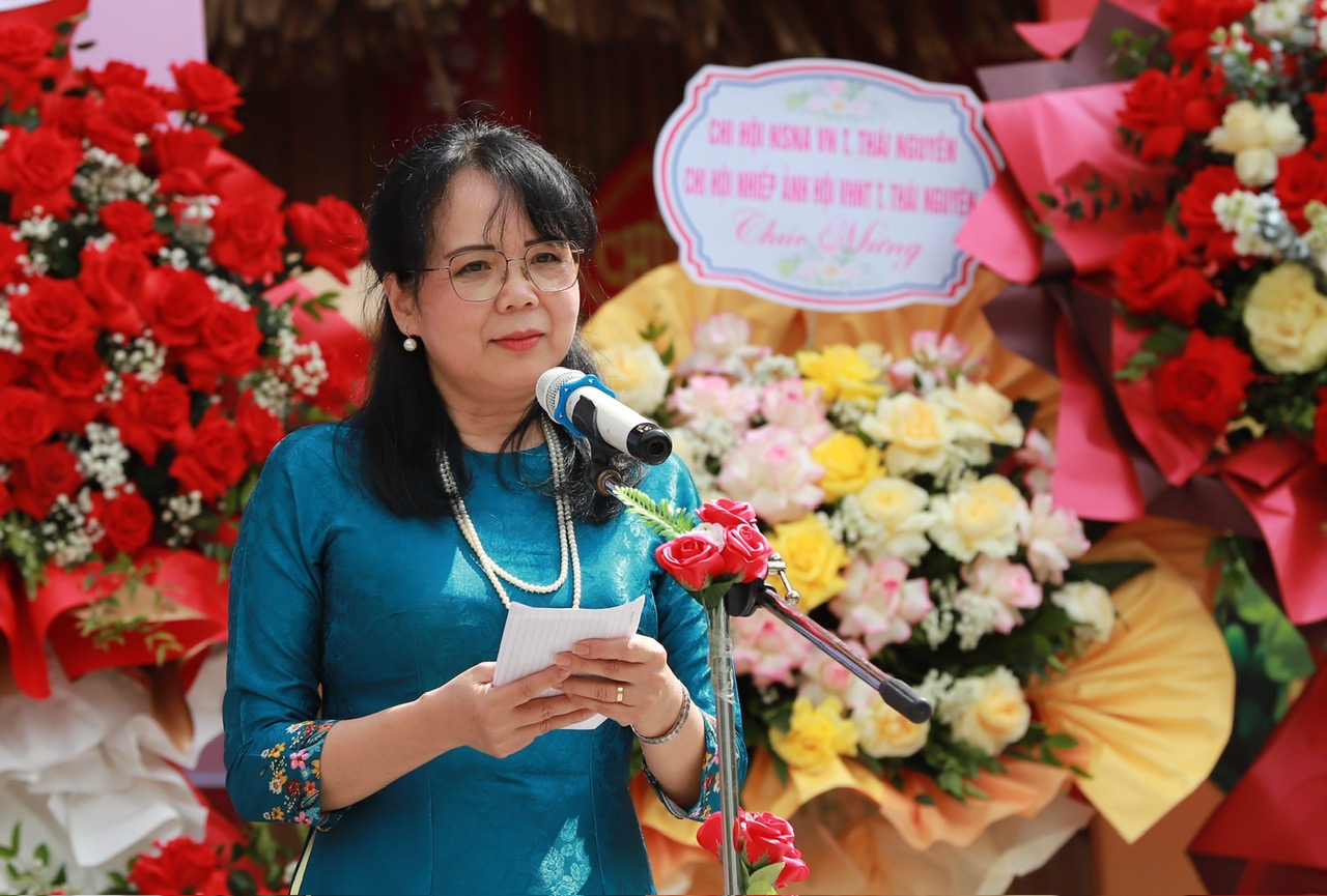 Nhà thơ Nguyễn Thuý Quỳnh, Chủ tịch Hội Văn học nghệ thuật tỉnh Thái Nguyên. Ảnh: Thanh Lên