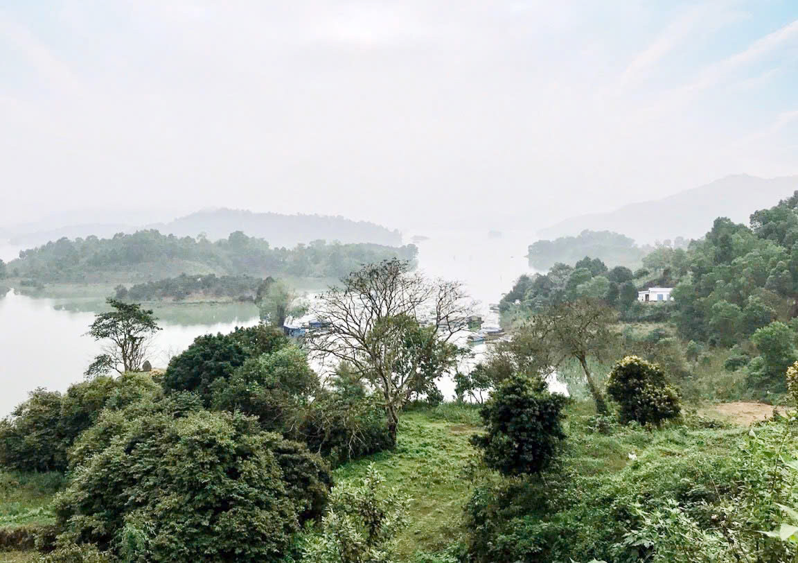 Ban mai trên hồ Núi Cốc