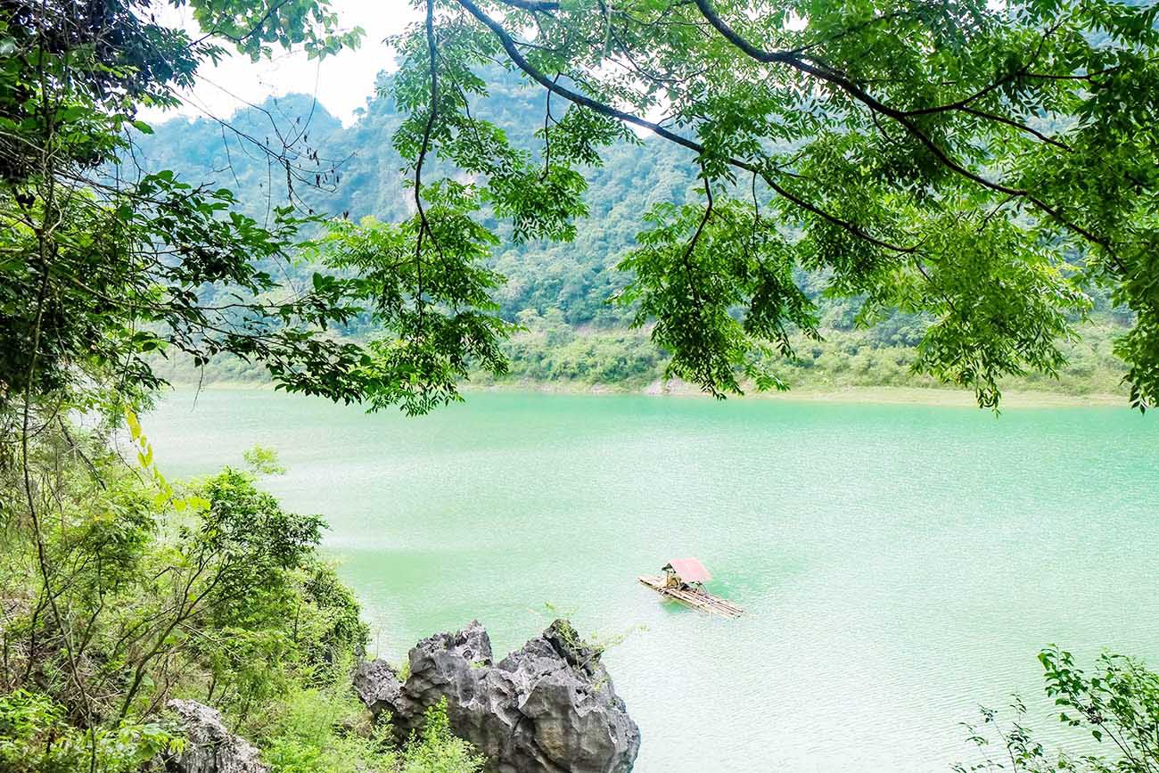 Một góc hồ Thang Hen