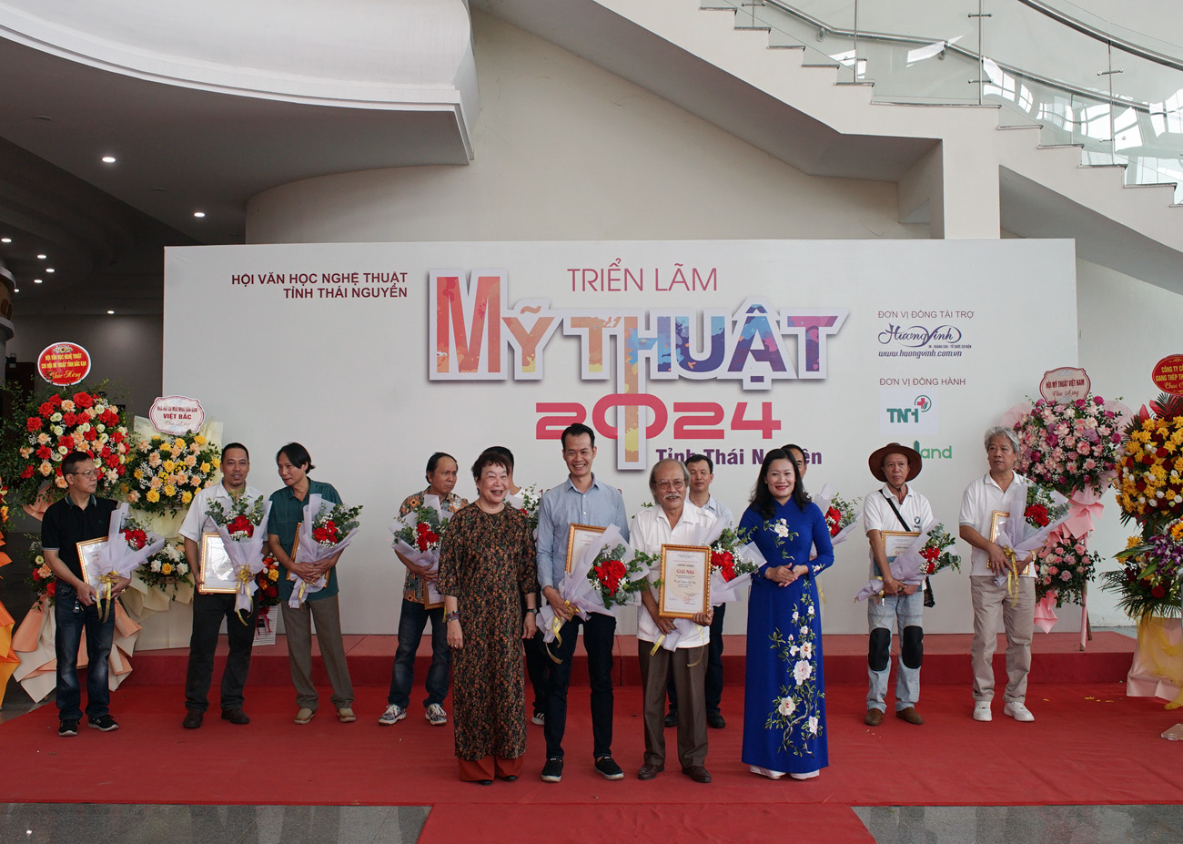 Các họa sĩ nhận giải thưởng của Cuộc thi và Triển lãm Mỹ thuật tỉnh Thái Nguyên năm 2024