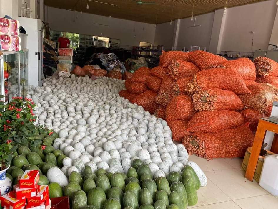  Bên trong kho hàng của Nhóm