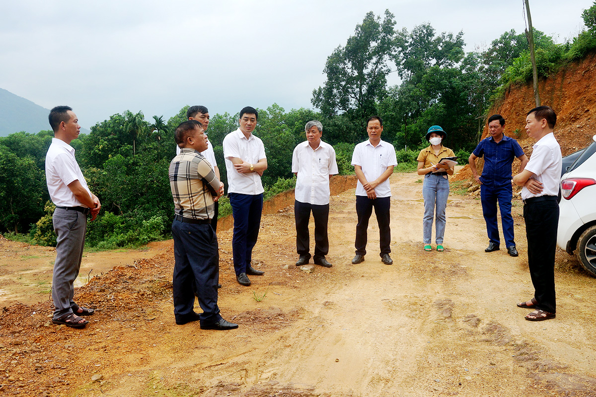 Đại diện ngành Văn hóa, Thể thao và Du lịch tỉnh; Phòng Văn hóa và Thông tin huyện Đại Từ, UBND xã Lục Ba có mặt tại Di tích địa điểm An dưỡng đường bà Bá Huy (1947), ngày 20/7/2023